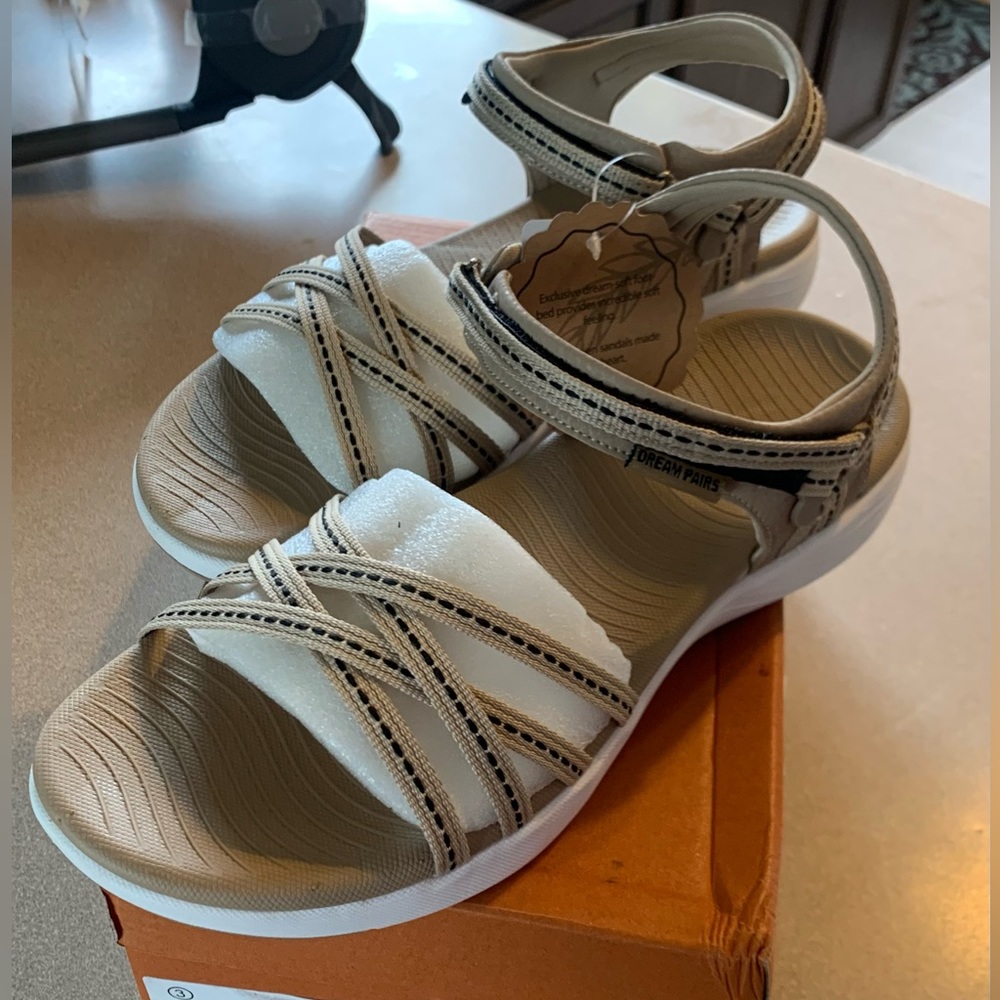 Dream Pairs Women’s Hiking Sandals! Size 10 - Beige